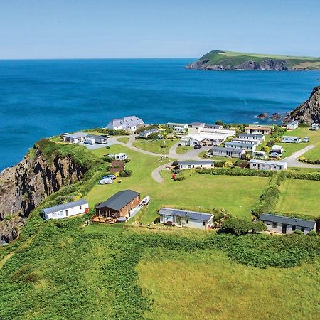 Fishguard Bay Resort Llanllawer Экстерьер фото