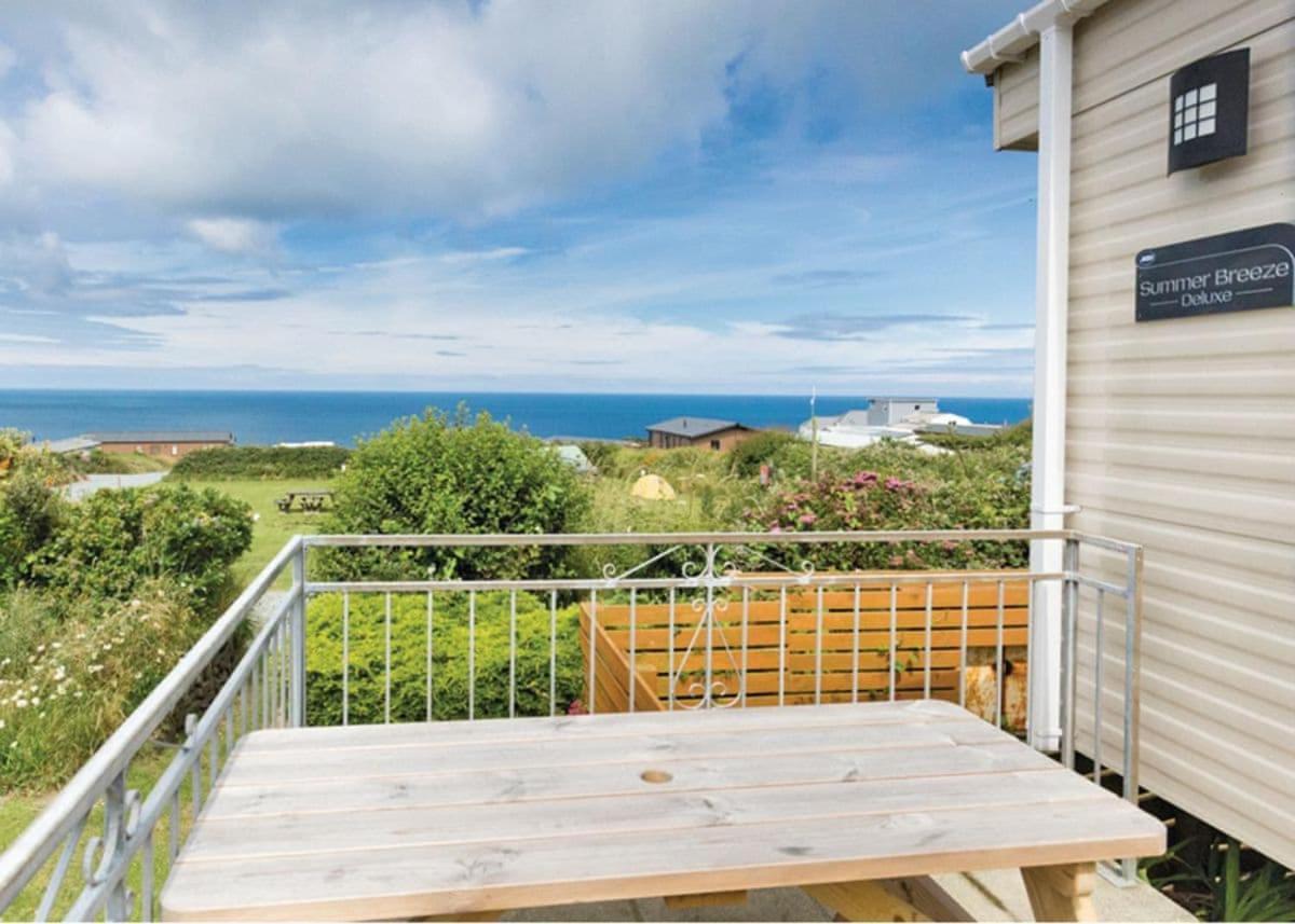 Fishguard Bay Resort Llanllawer Экстерьер фото