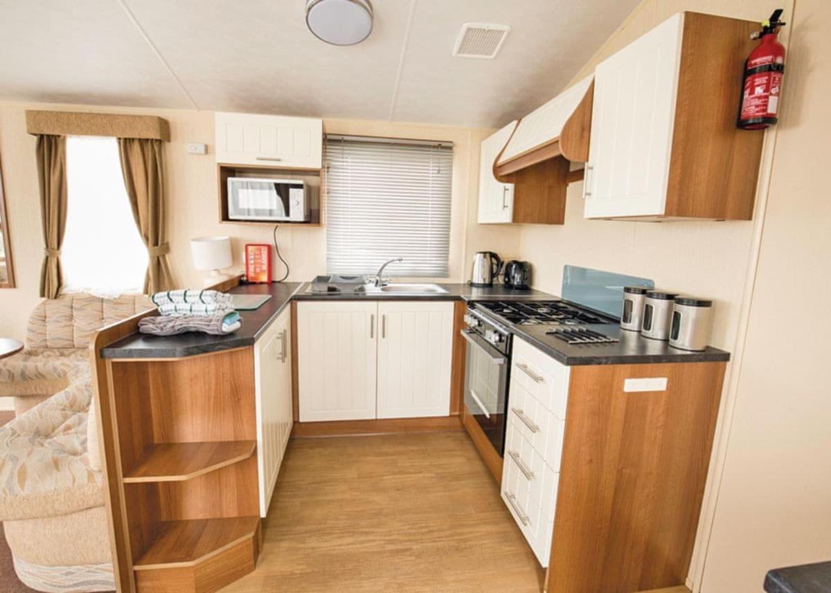 Fishguard Bay Resort Llanllawer Экстерьер фото