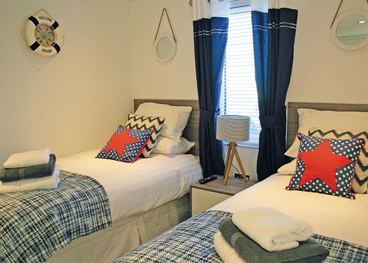 Fishguard Bay Resort Llanllawer Экстерьер фото