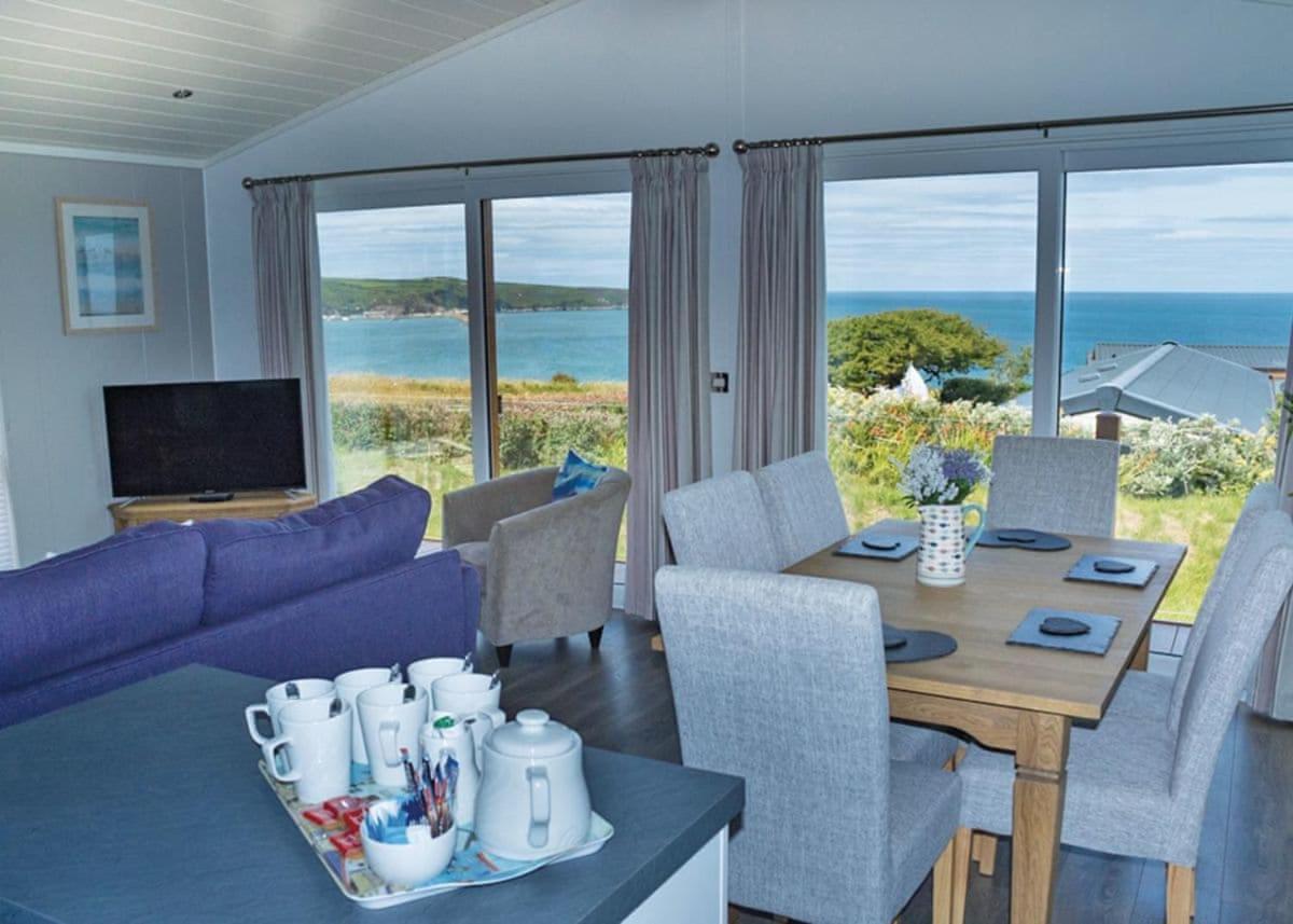 Fishguard Bay Resort Llanllawer Экстерьер фото