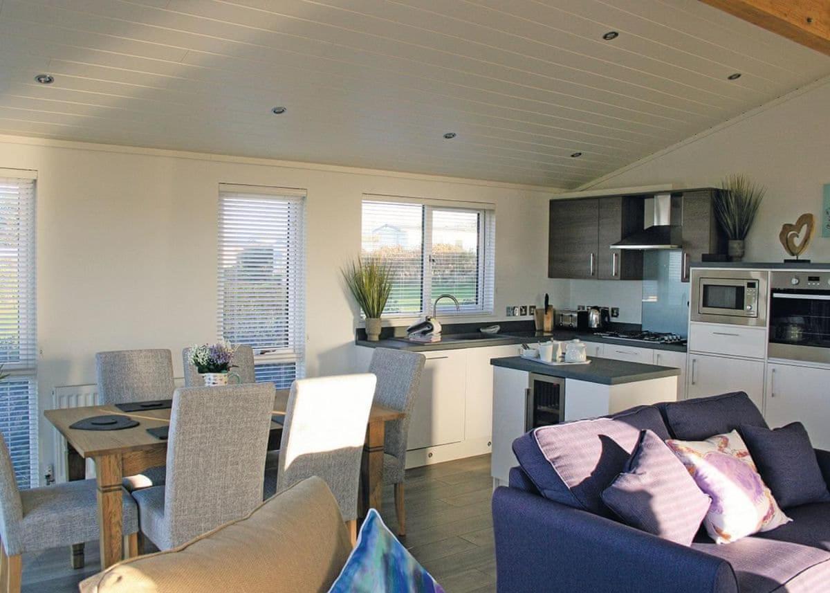 Fishguard Bay Resort Llanllawer Экстерьер фото