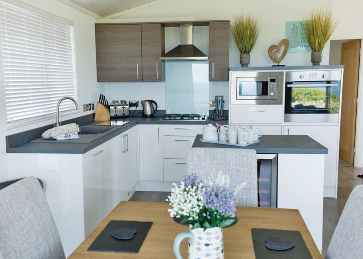 Fishguard Bay Resort Llanllawer Экстерьер фото