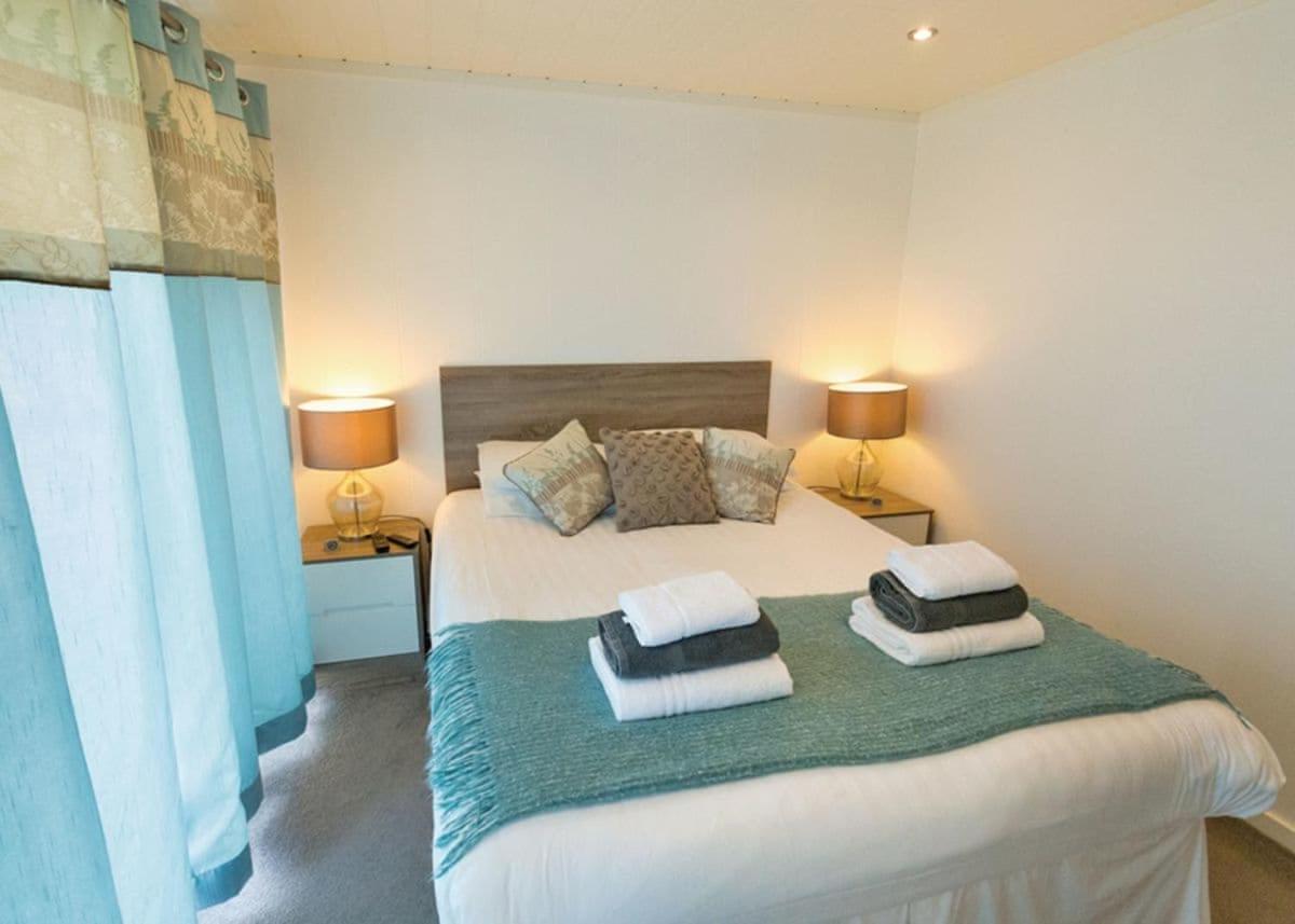 Fishguard Bay Resort Llanllawer Экстерьер фото