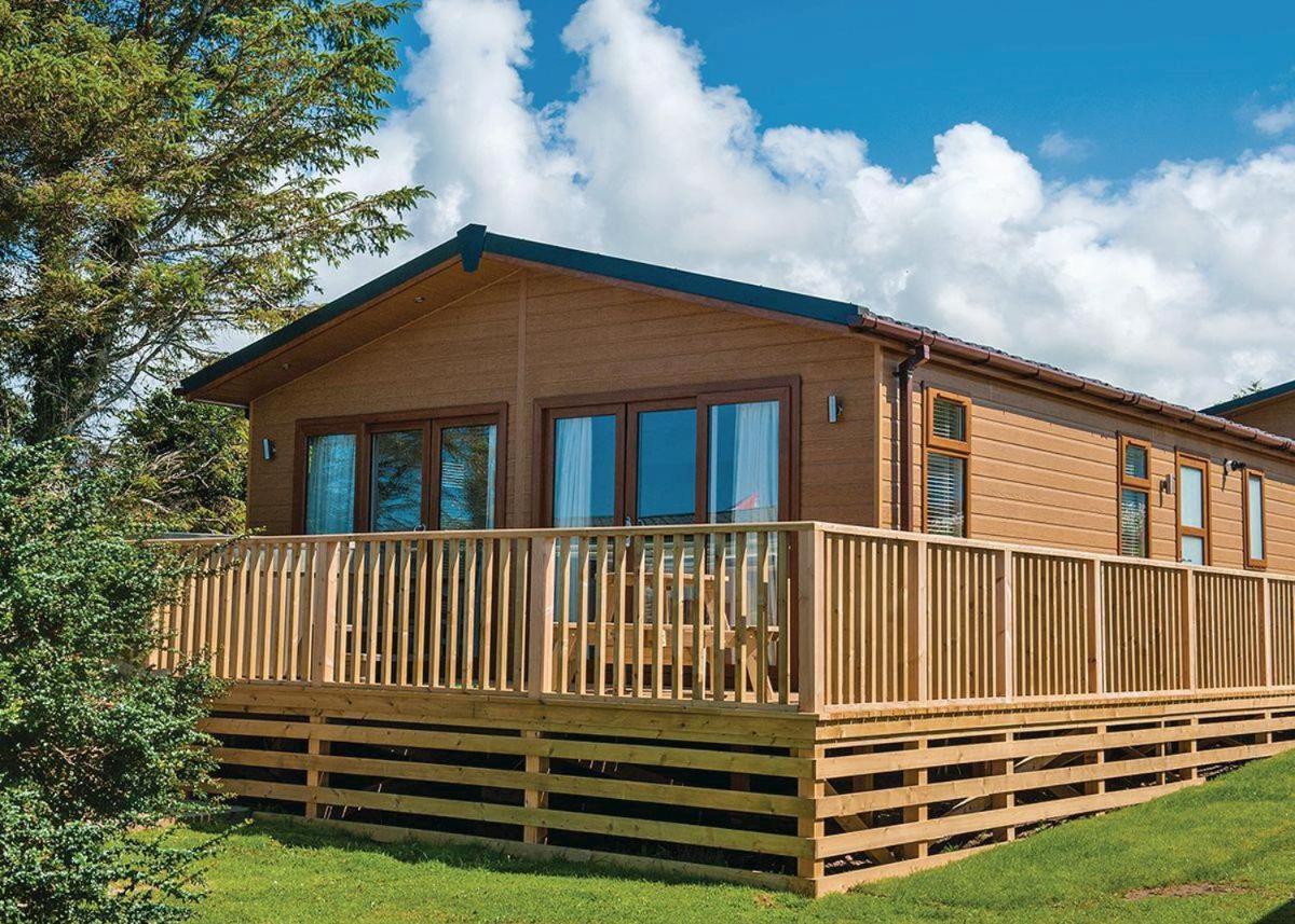 Fishguard Bay Resort Llanllawer Экстерьер фото
